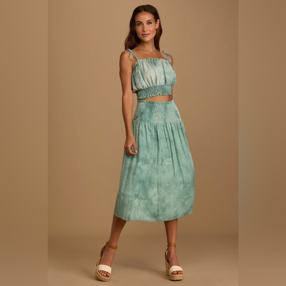 Lulus Small Green and White Tie -Dye Cropped Top and Midi Skirt Two-Piece Set